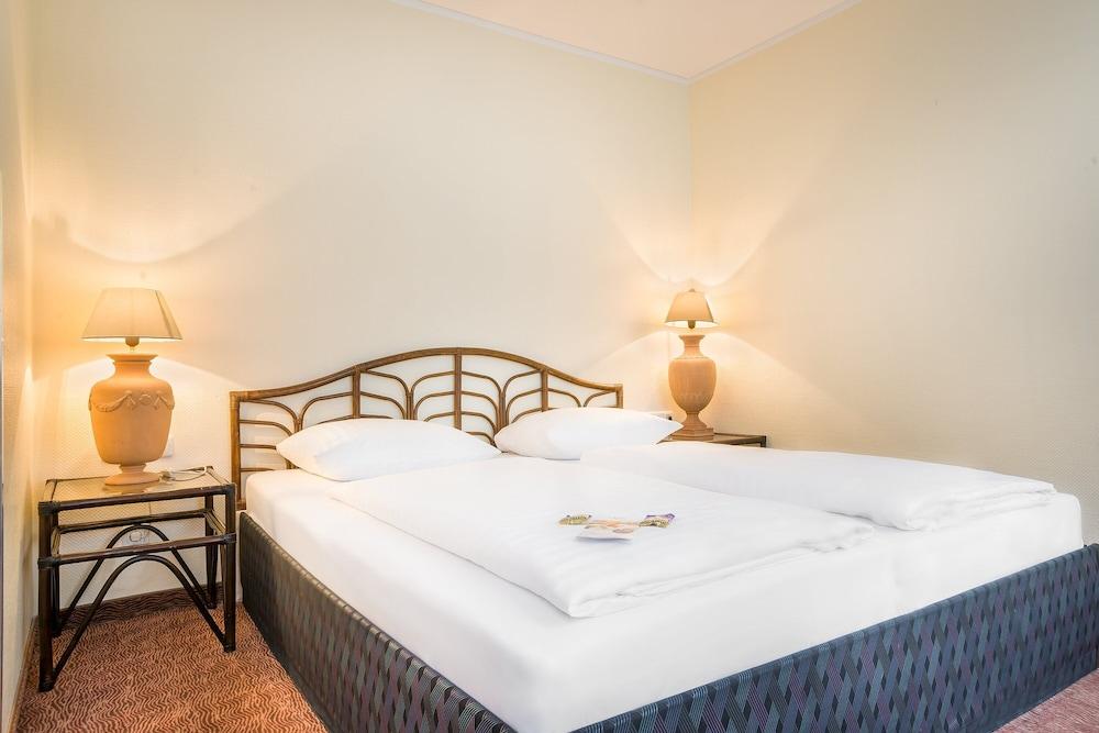 Select Hotel Silence Garden Koeln Ngoại thất bức ảnh